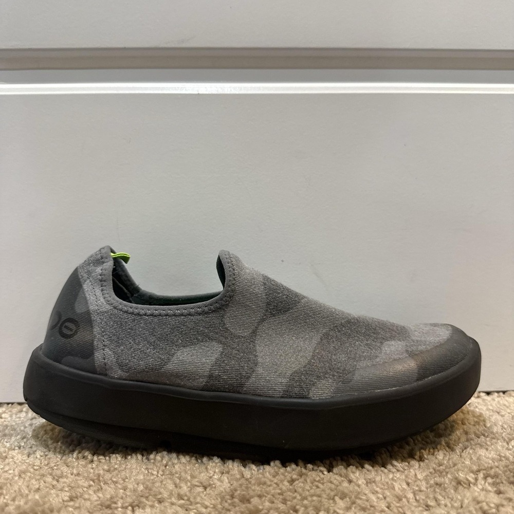 OOFOS OOmg Shoes Womens Size 8 Gray Camo Slip On Comfort Walking OOMG11152021